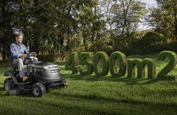 ALPINA AT4 98 HA Benzin-Aufsitzmäher – 432 cm³ STIGA Motor, 98 cm Mähdeck, Hydrostatantrieb, Mulchkit, 240-l-Fangkorb