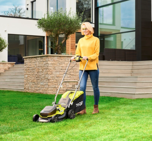 Akku-Rasenmäher RYOBI RY18LMH37A-250 Hybrid 18V, 2×5 Ah, Schnittbreite 37 cm