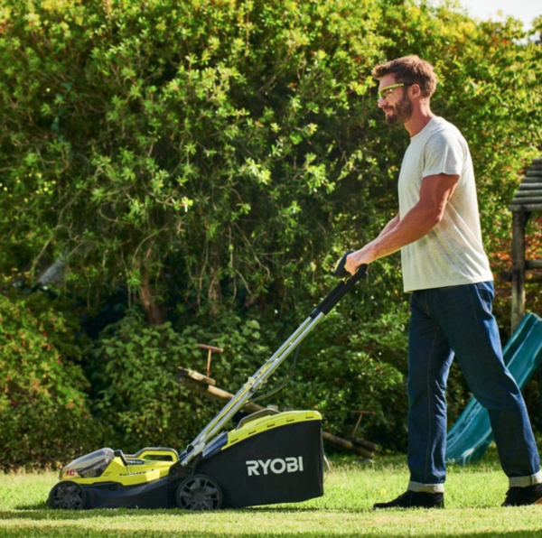 Akku-Rasenmäher RYOBI RY18LMH37A-250 Hybrid 18V, 2×5 Ah, Schnittbreite 37 cm