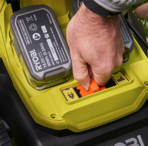 Akku-Rasenmäher RYOBI RY18LMH37A-250 Hybrid 18V, 2×5 Ah, Schnittbreite 37 cm